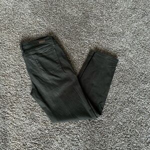 Lila Ryan jeans
Size 31
Color green